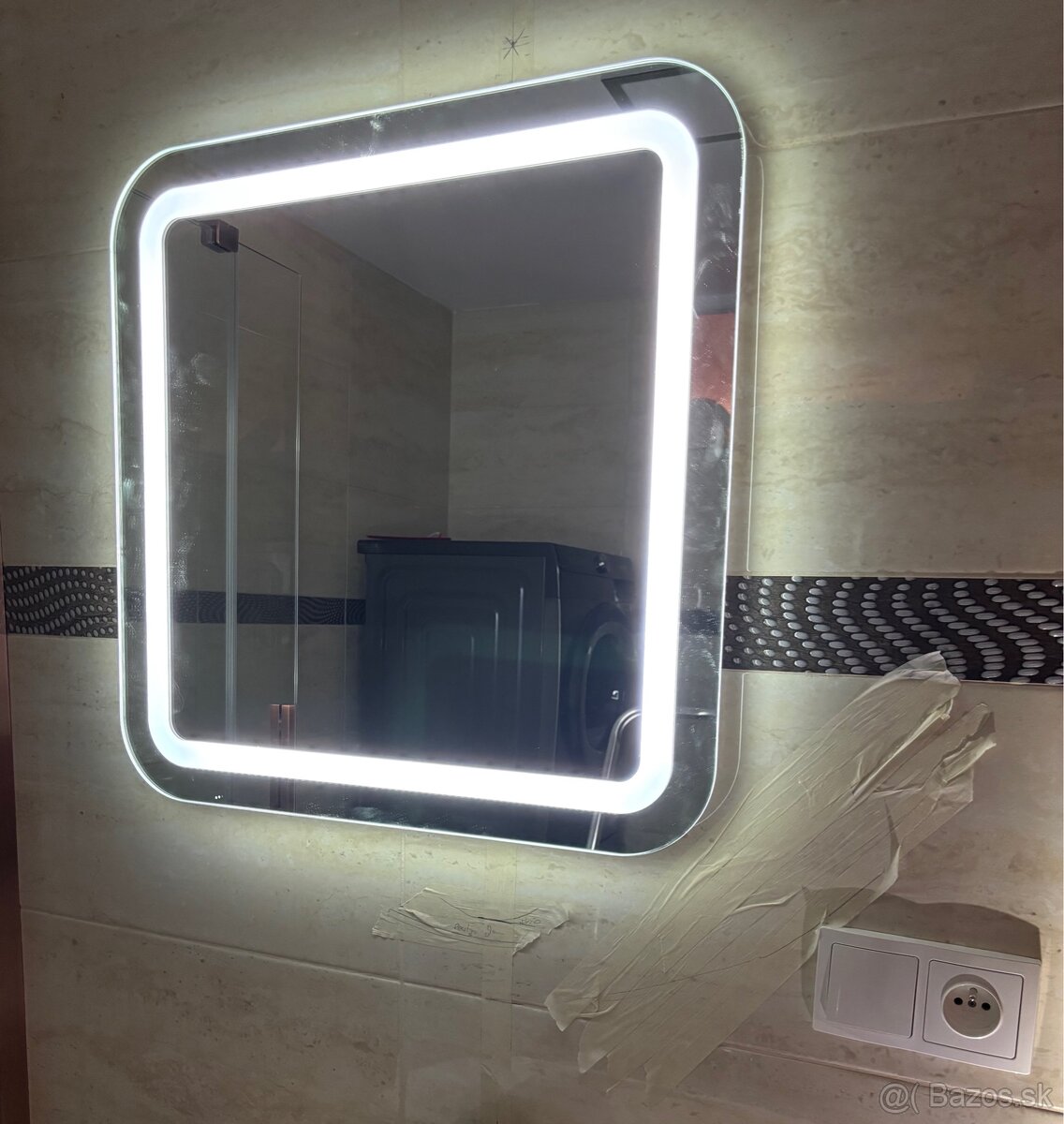 Zrkadlo na stenu podsvietené