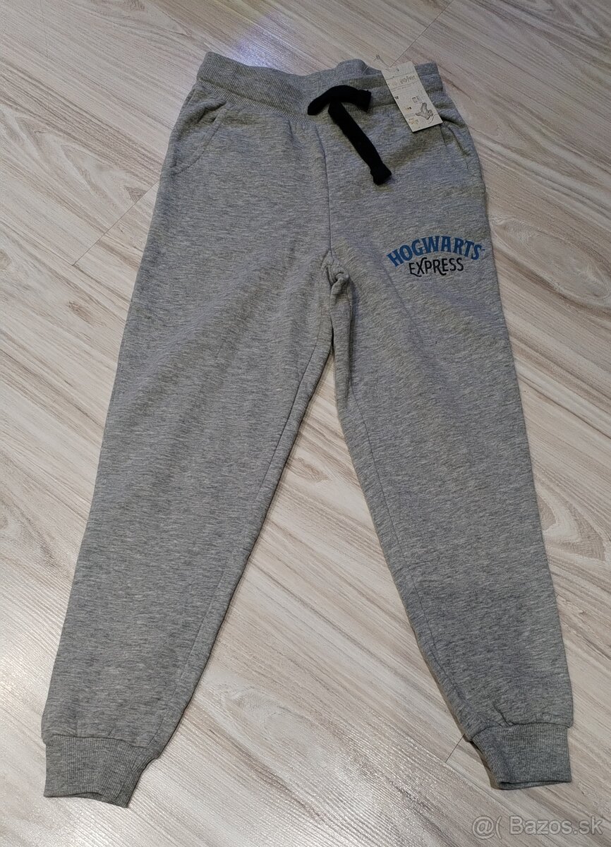 Detské chlapčenské tepláky č.134/140 nové