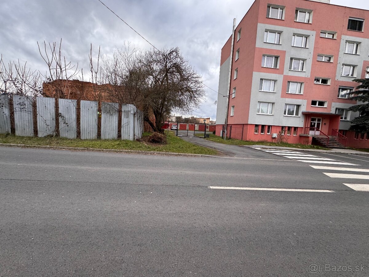 Garaž s pivnicou a Montažna jama