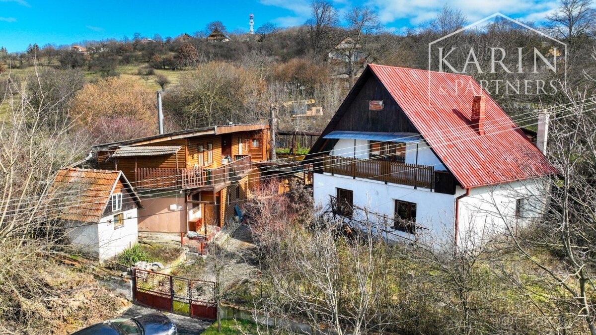 V Krupine dva domy blízko centra v tichej lokalite na predaj