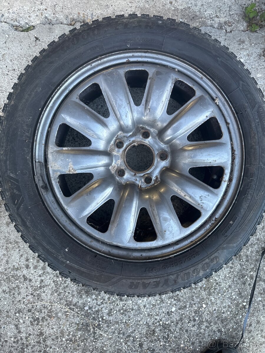 Good year Ultragrip 205/55/R16 na diskoch