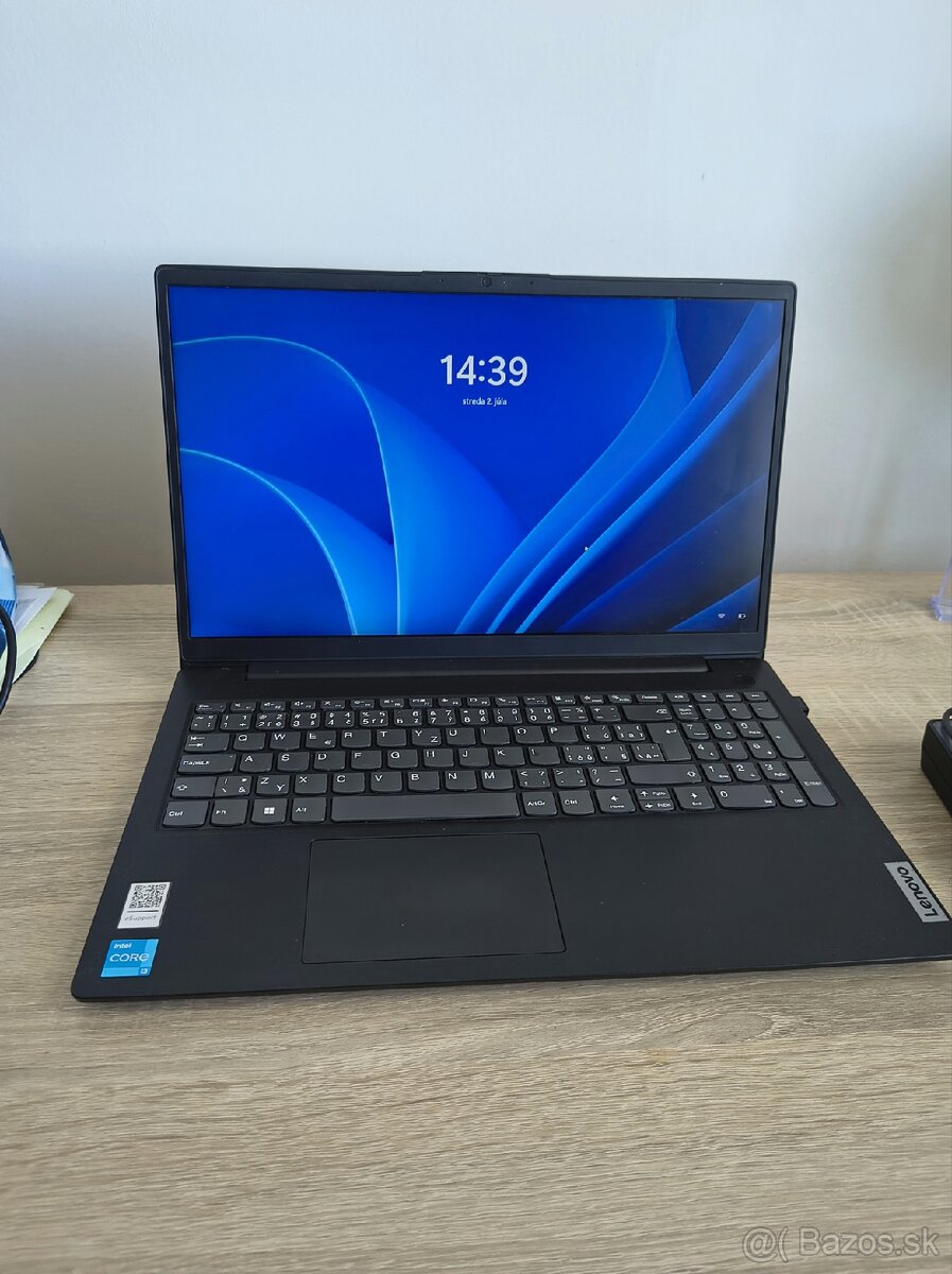 Lenovo V15 G2 - ako nový - i3 12.generácie