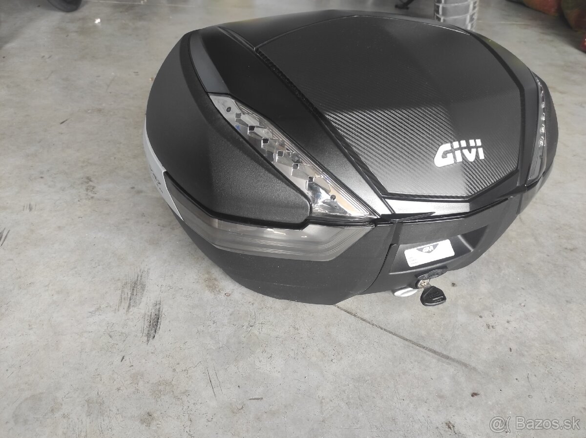 Zadný kufor givi