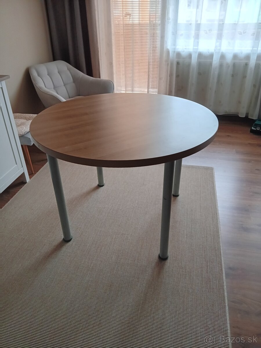 Okrúhli stôl