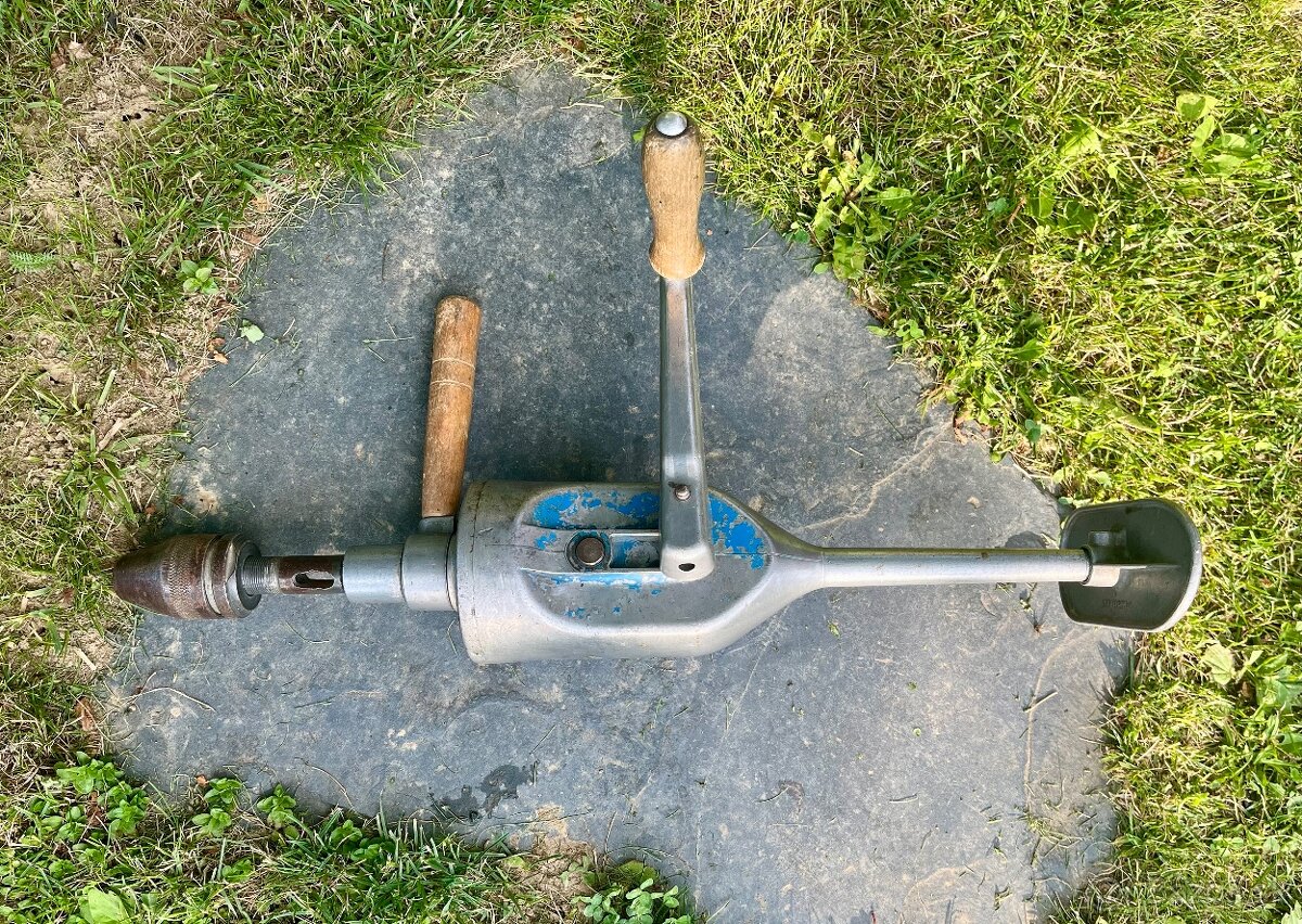 Ručná vŕtačka