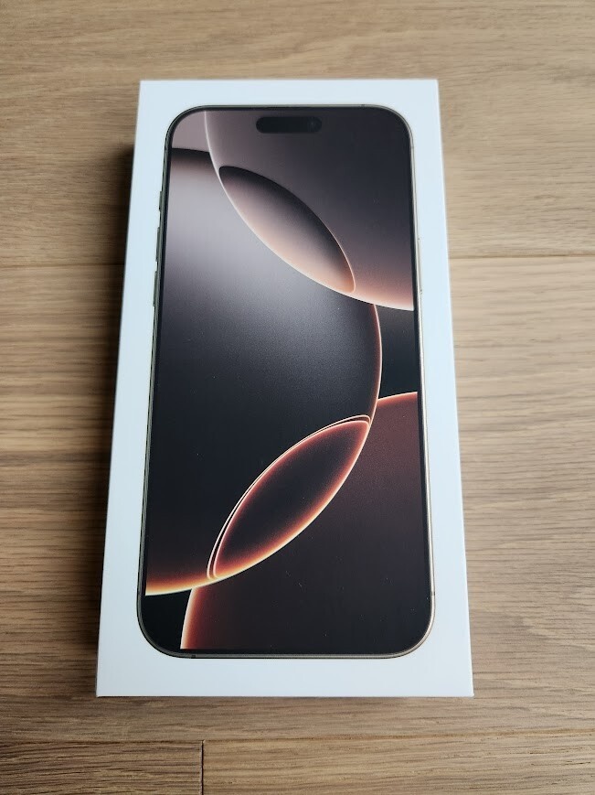 Predám iPhone 16 Pro Max 1TB Black Titanium - Ako nový