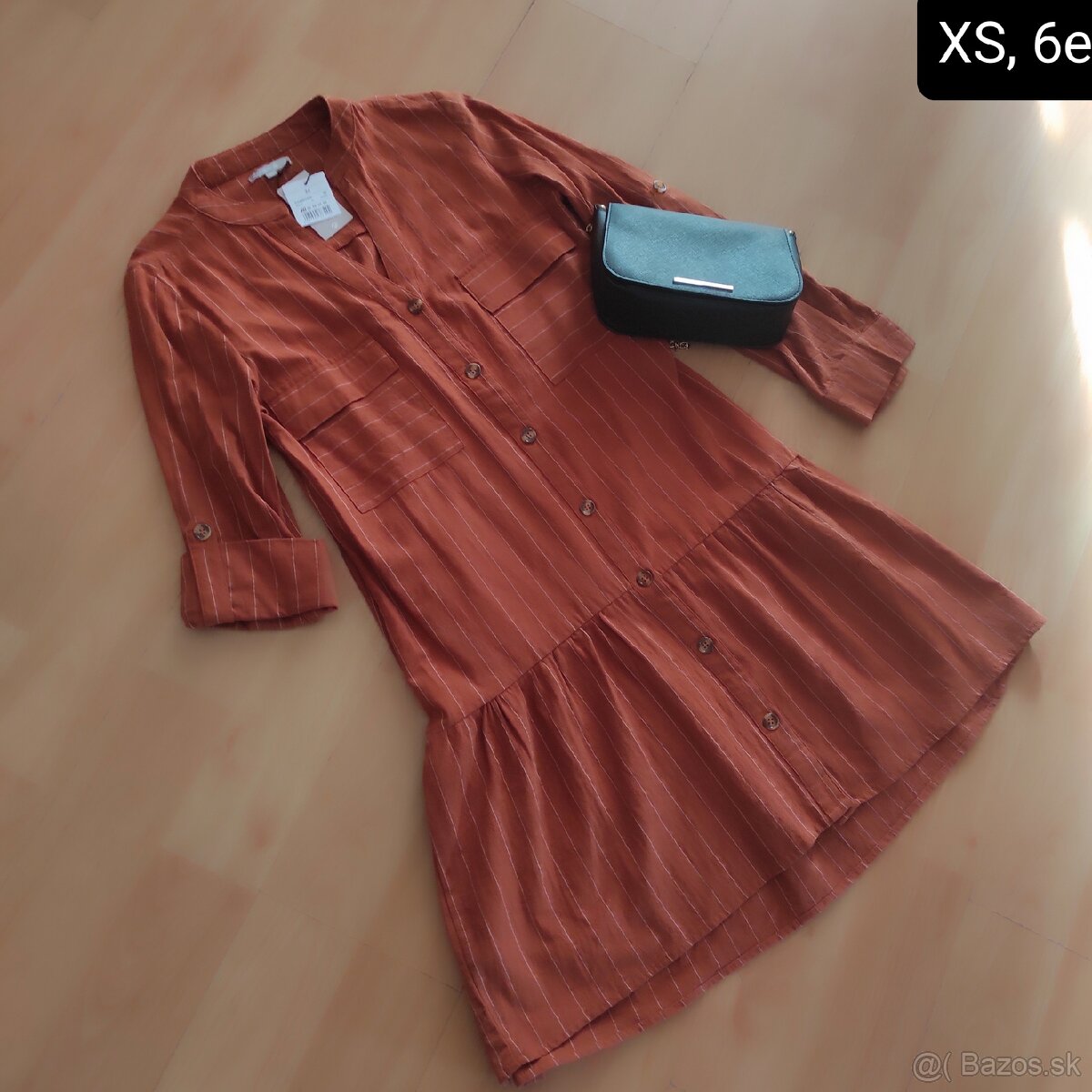 Pásikavé košeľové šaty