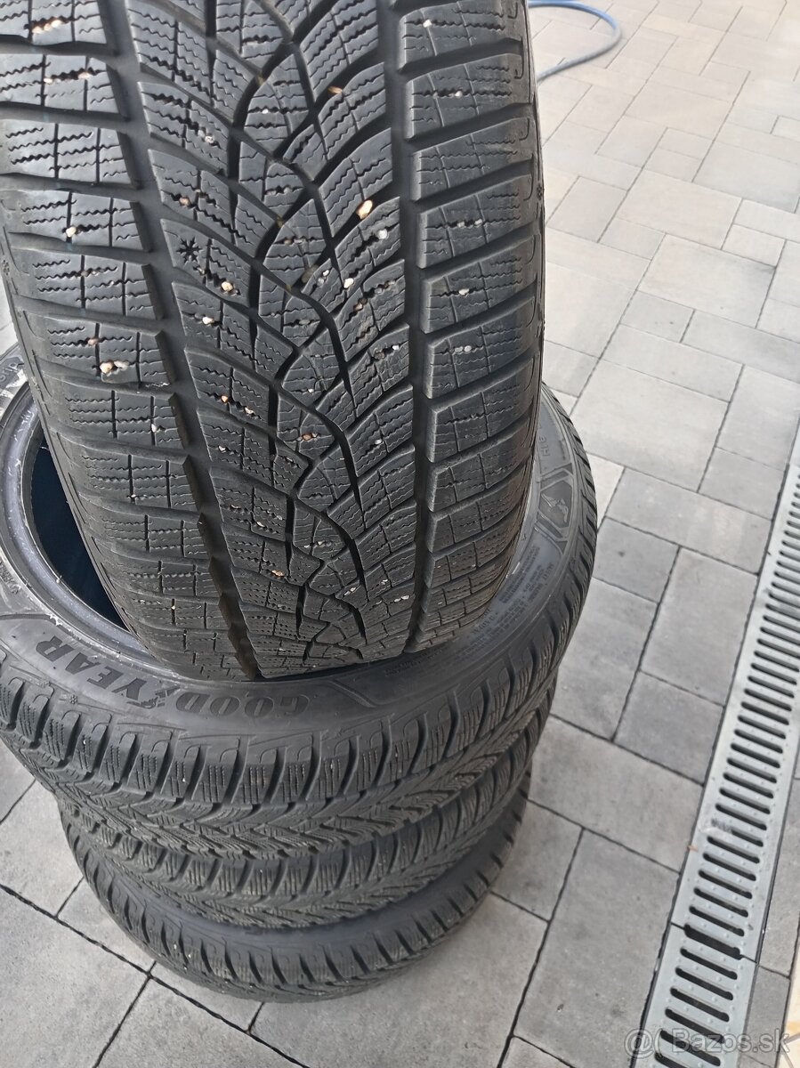 Predám 4x zimne pneu 225 45 r17