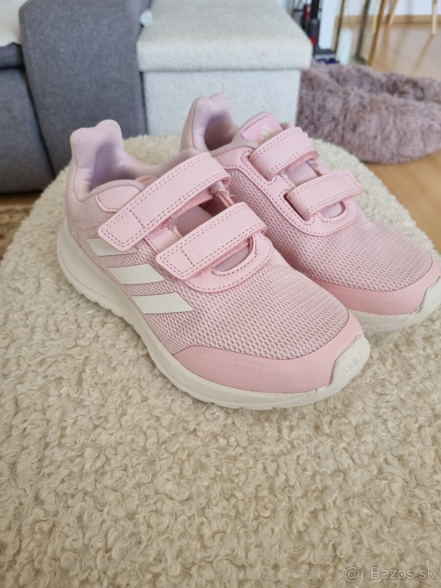 Dievčenské Adidas tenisky veľkosť 33
