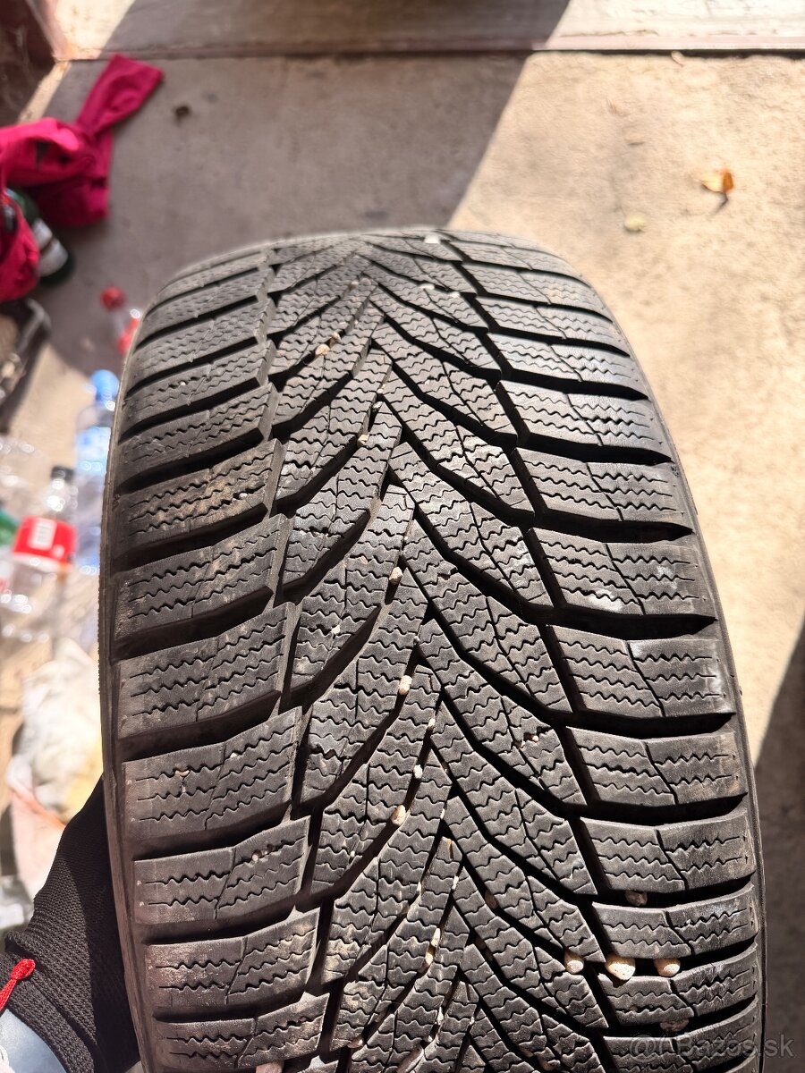 Zimné pneumatiky 215/40 R17