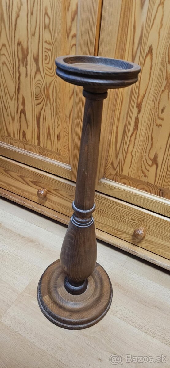 Dreveny stojan na kvet