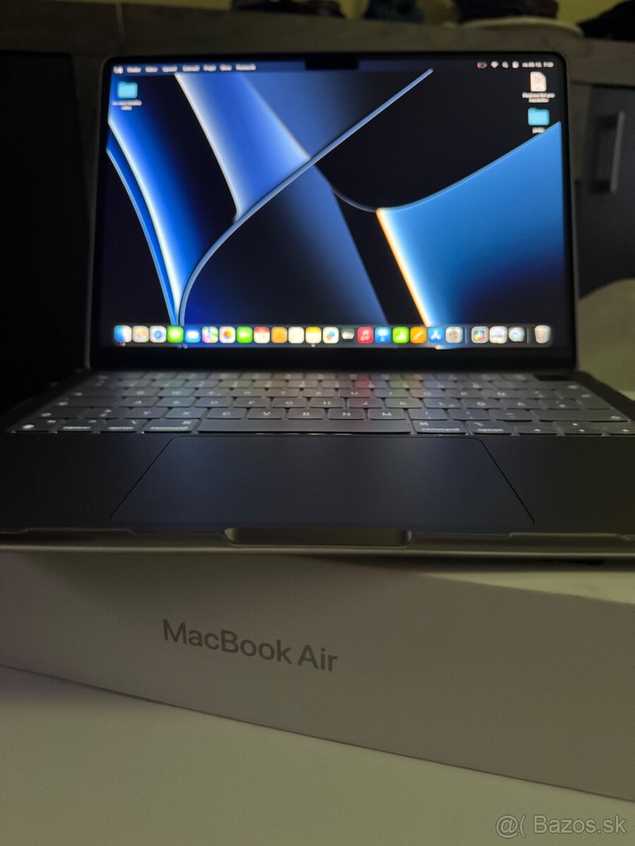 Macbook air 13” M3 8 jadrovy CPU (2024) ako novy