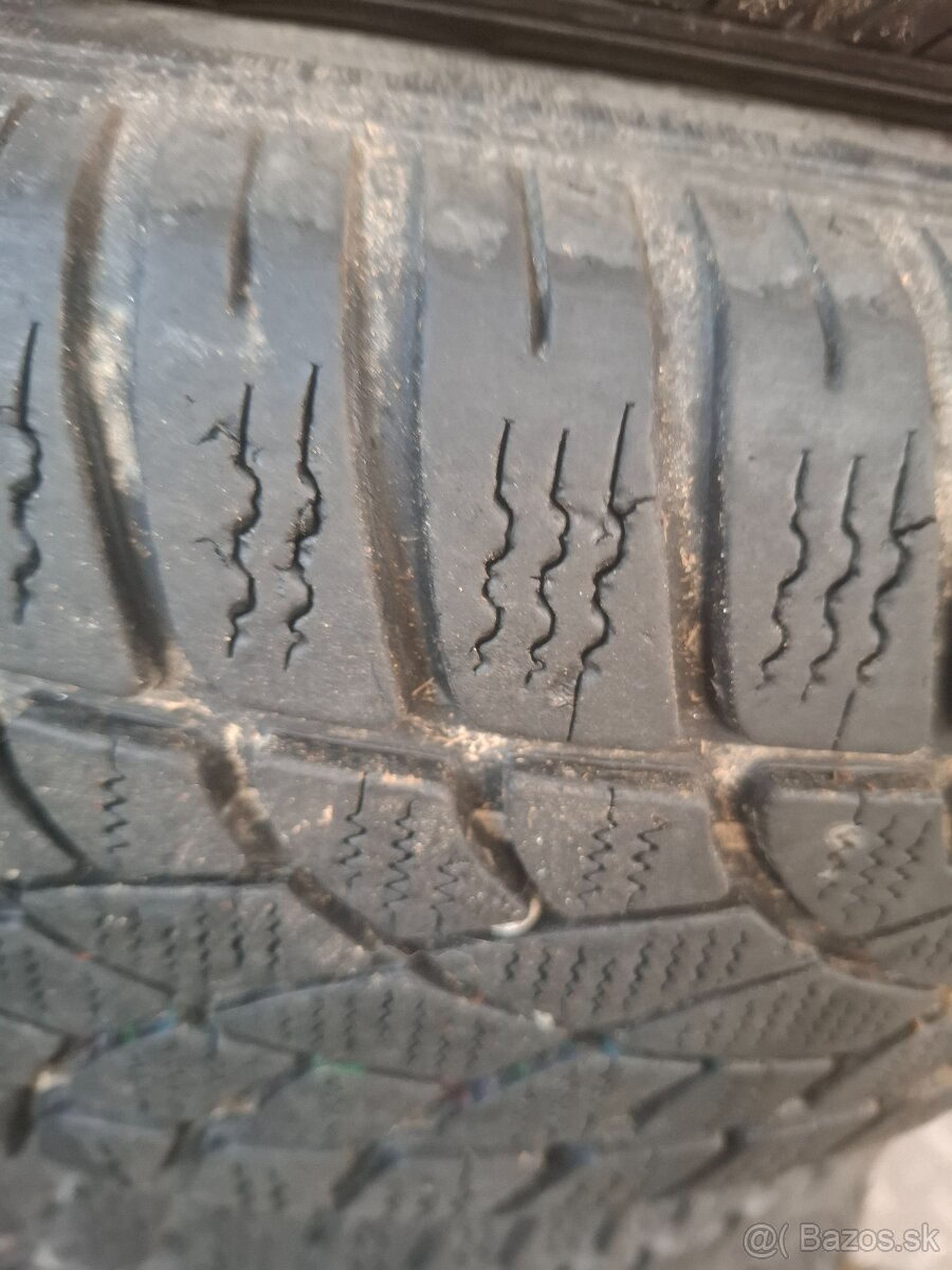Zimne pneu 215x60 C