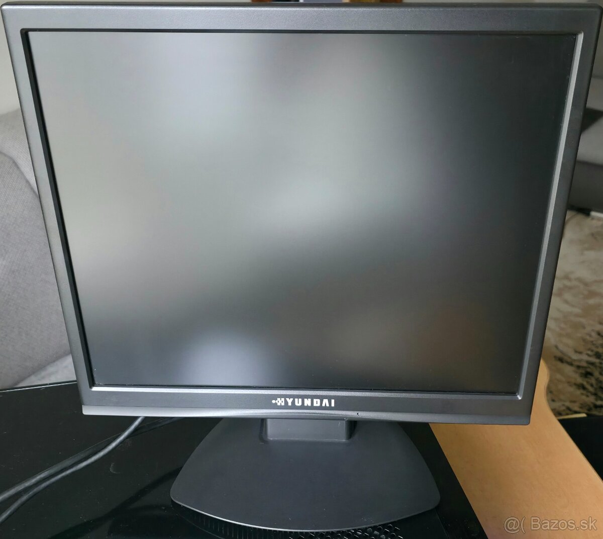 Monitor 17" Hyundai X73S s repro, plne funkčný