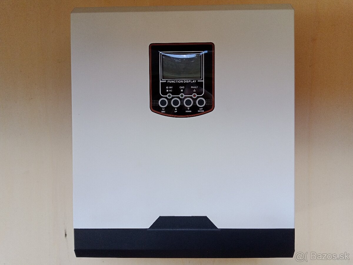 Ostrovny solarny menič 2,4kW+ regulátor 50A