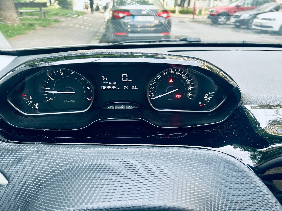 Predám auto Peugeot 208 vo výbornom stave s nízkou spotrebou