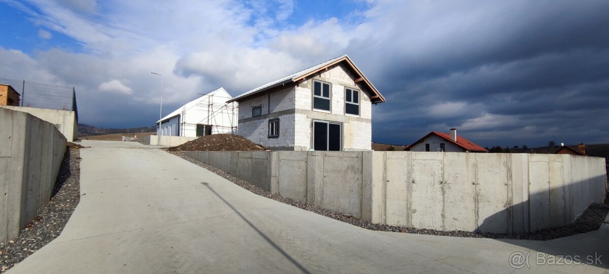 Rodinný dom, /522m2/ Bitarová - Žilina