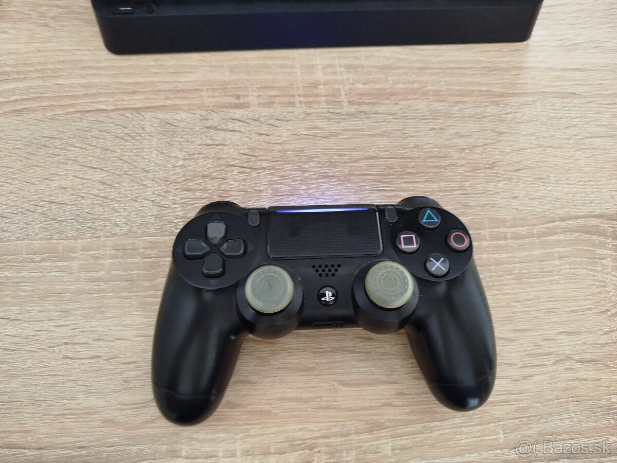 Predám playstation 4 s hrami