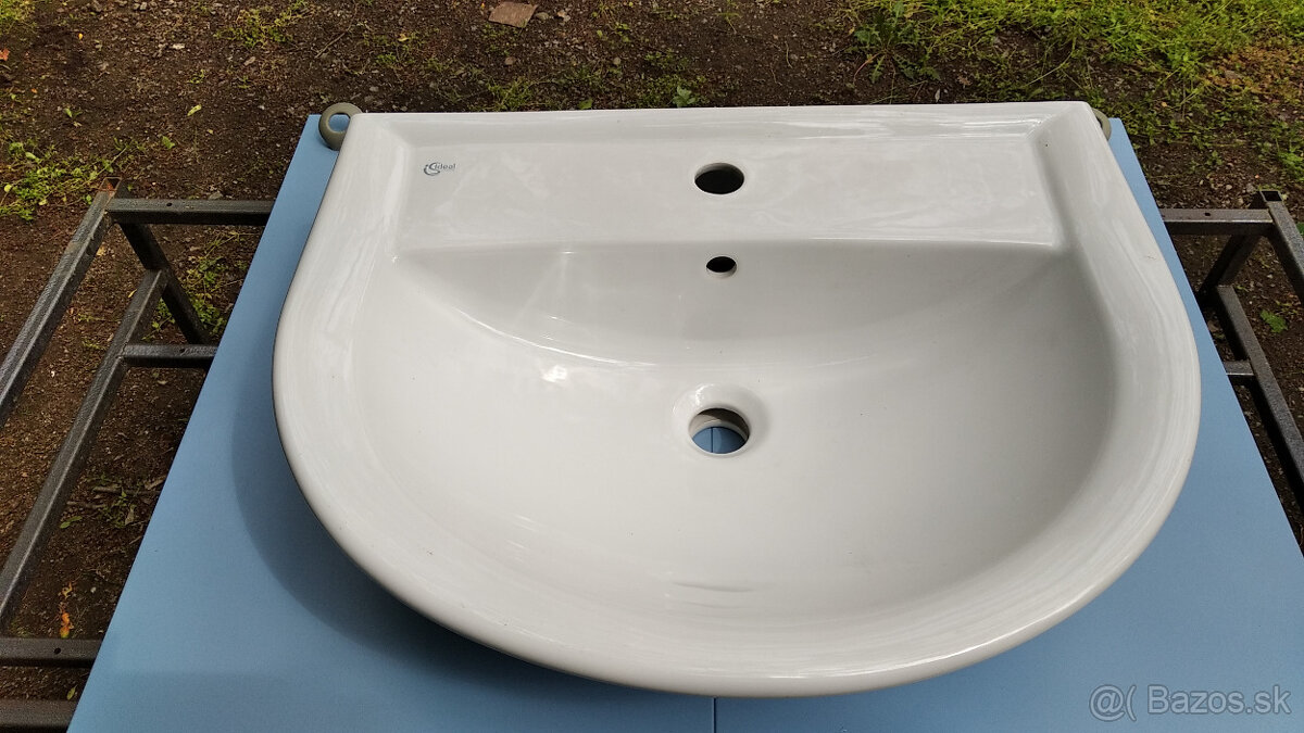 Predám biele keramické umývadlo 60cm x 47cm + keramický kryt