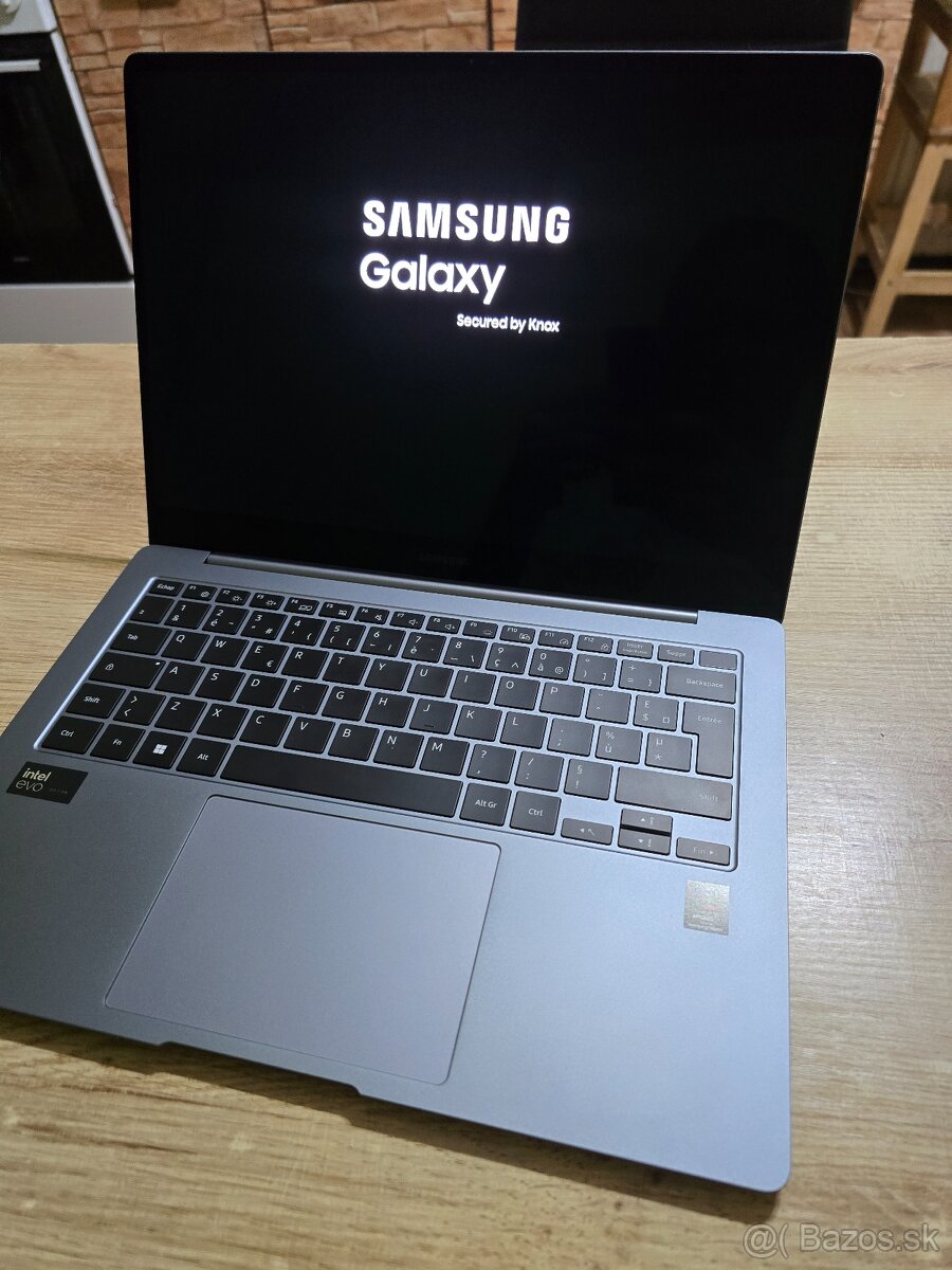 OLED Vykonny a dotykovy Samsung galaxy book 4 pro so 16gb ra