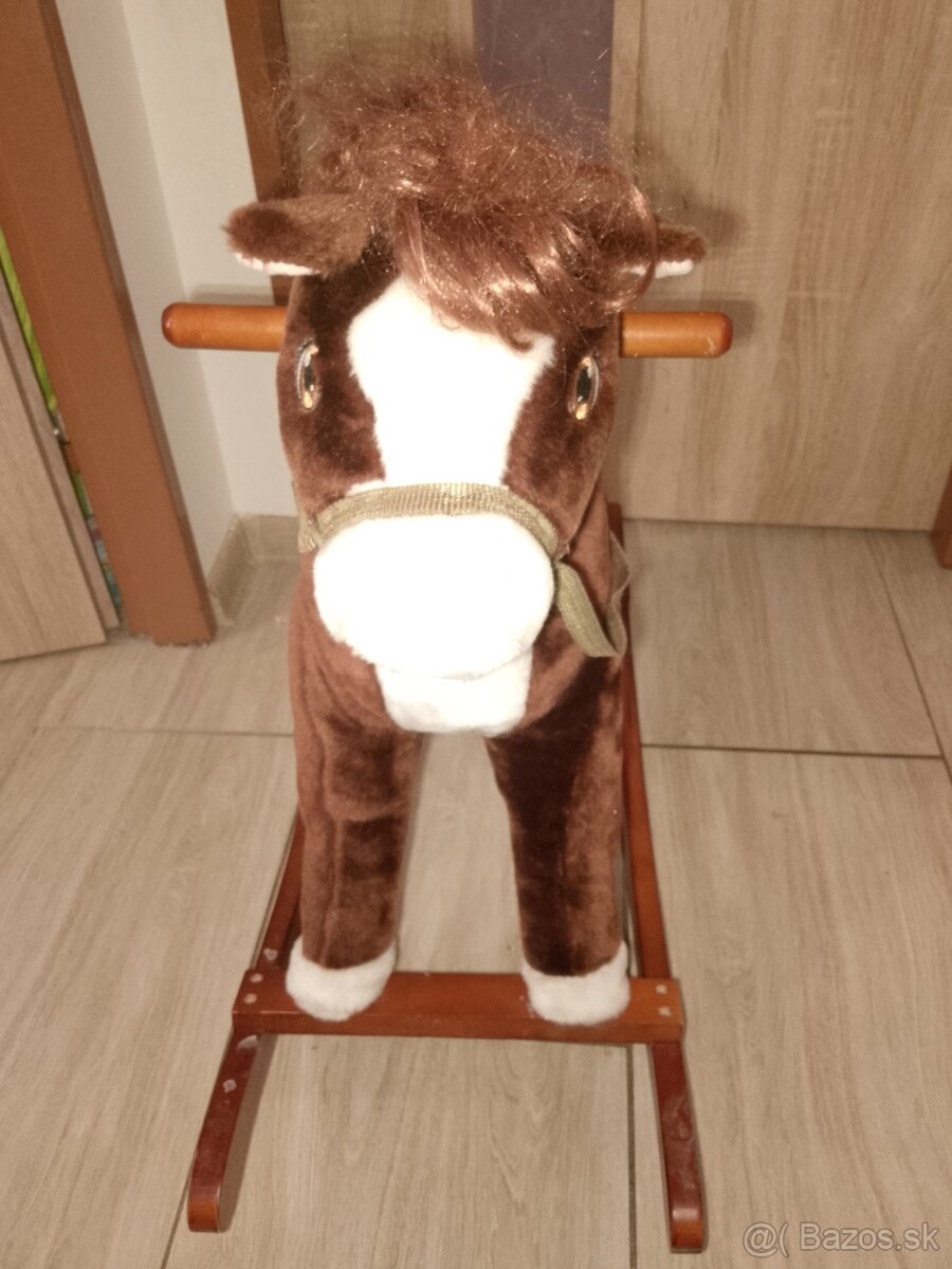 Húpací koník so zvukovými efektmi