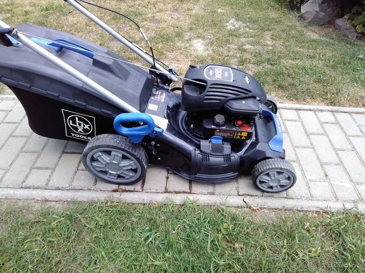 Predám kosačku z pojazdom