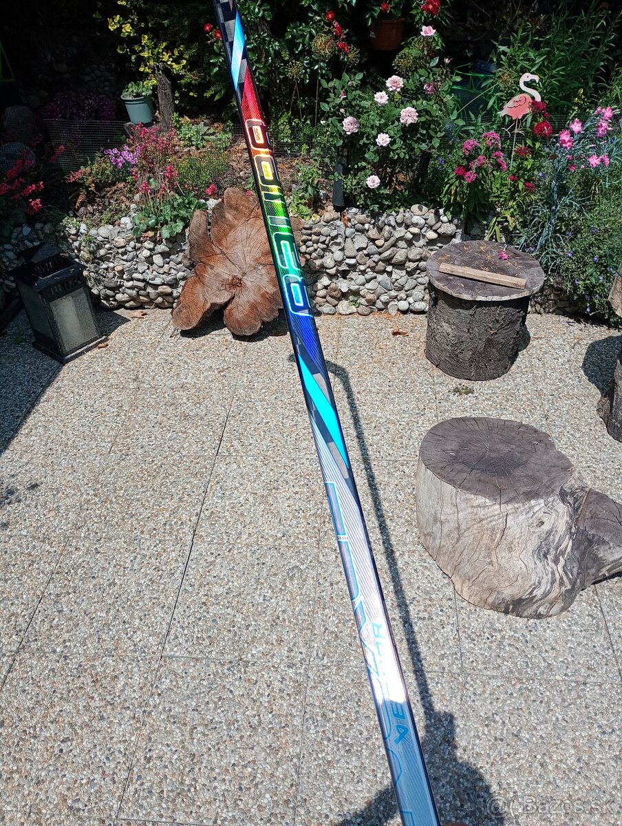 Predám hokejku Bauer Nexus Tracer grip sr