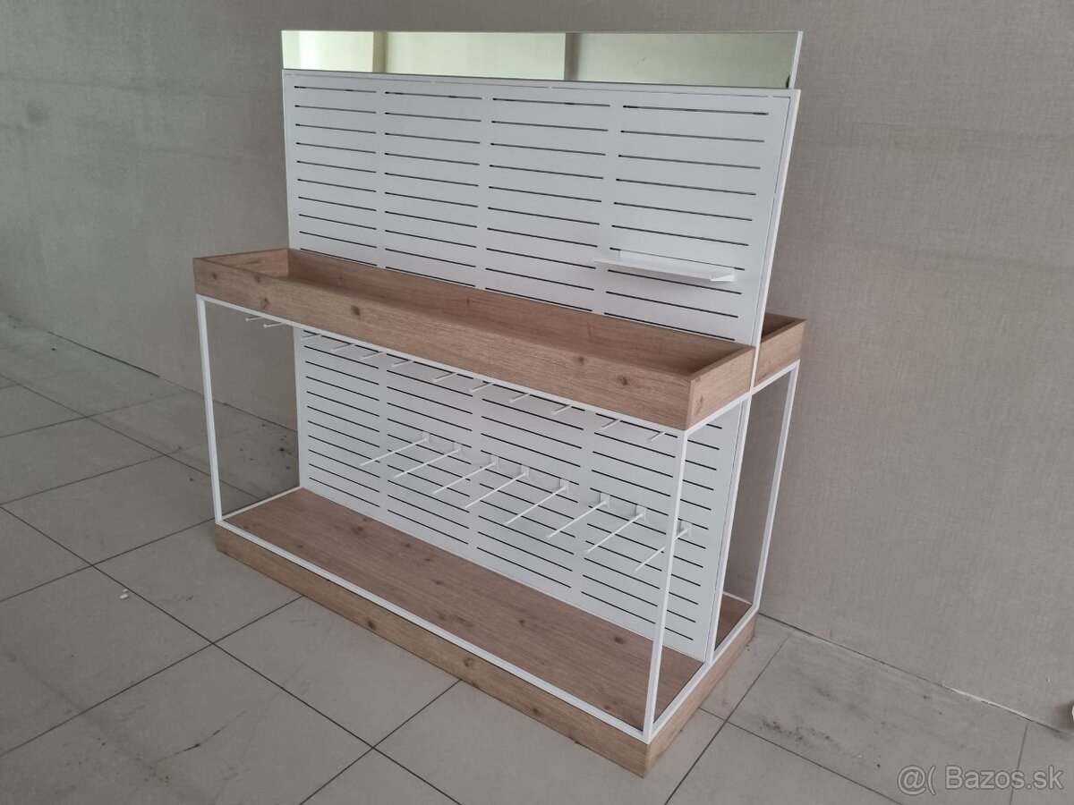 Vybavenie predajne pulty stendre