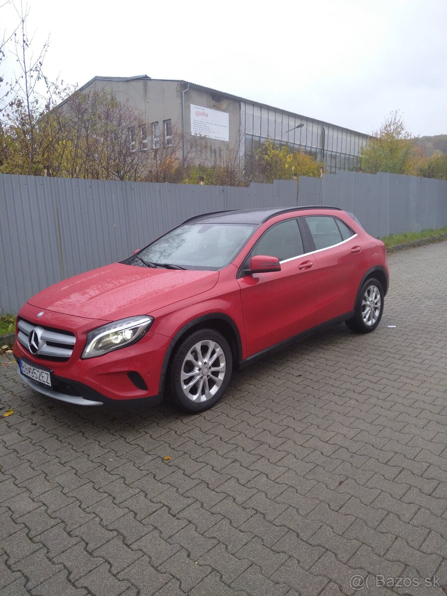 Mercedes GLA 200, 2015
