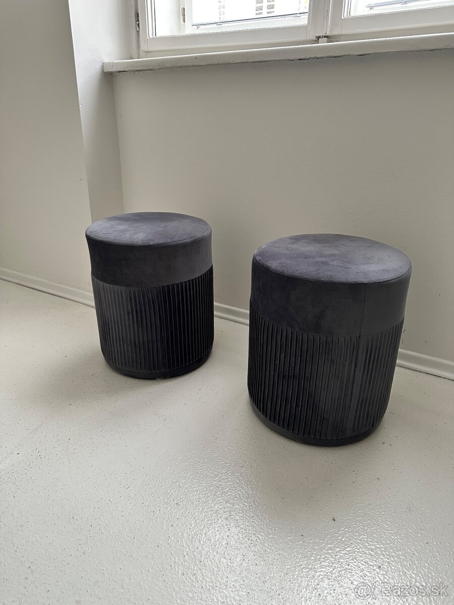 Pufy - tmavosivý zamat