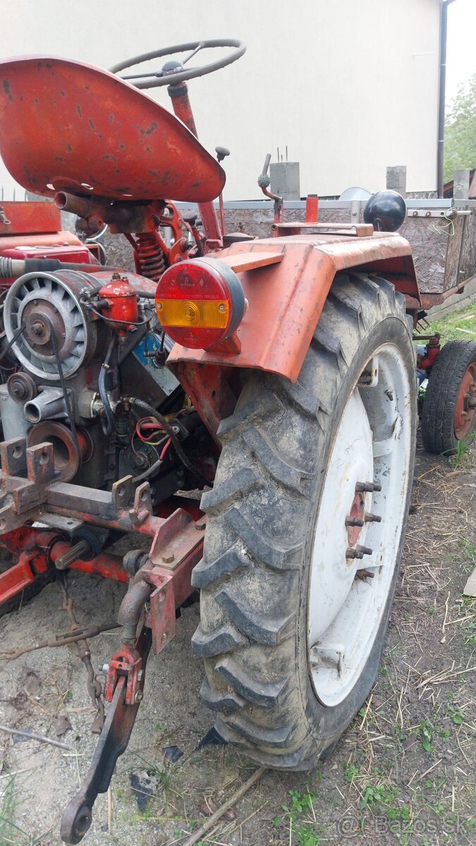 Predam traktor rs09