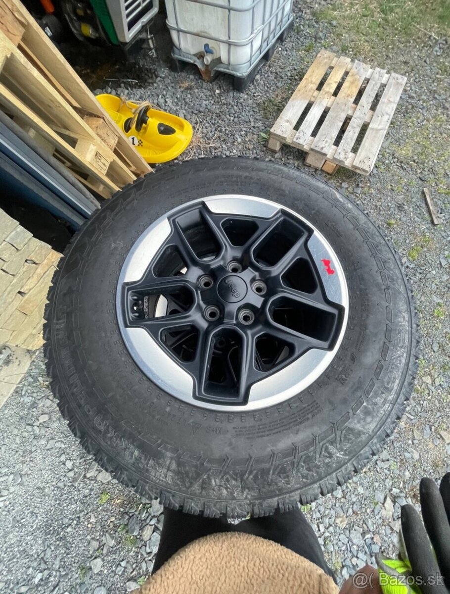 Originál disky+ TOP zimní pneu na jeep wrangler JL