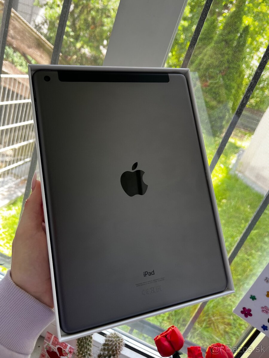 Apple iPad (9. generácia) 64GB Wi-Fi + Cellular + príslušens
