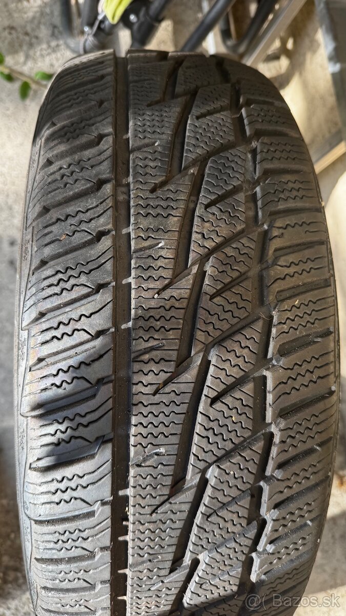 Predám 4 zimné pneumatiky 205/55 R16