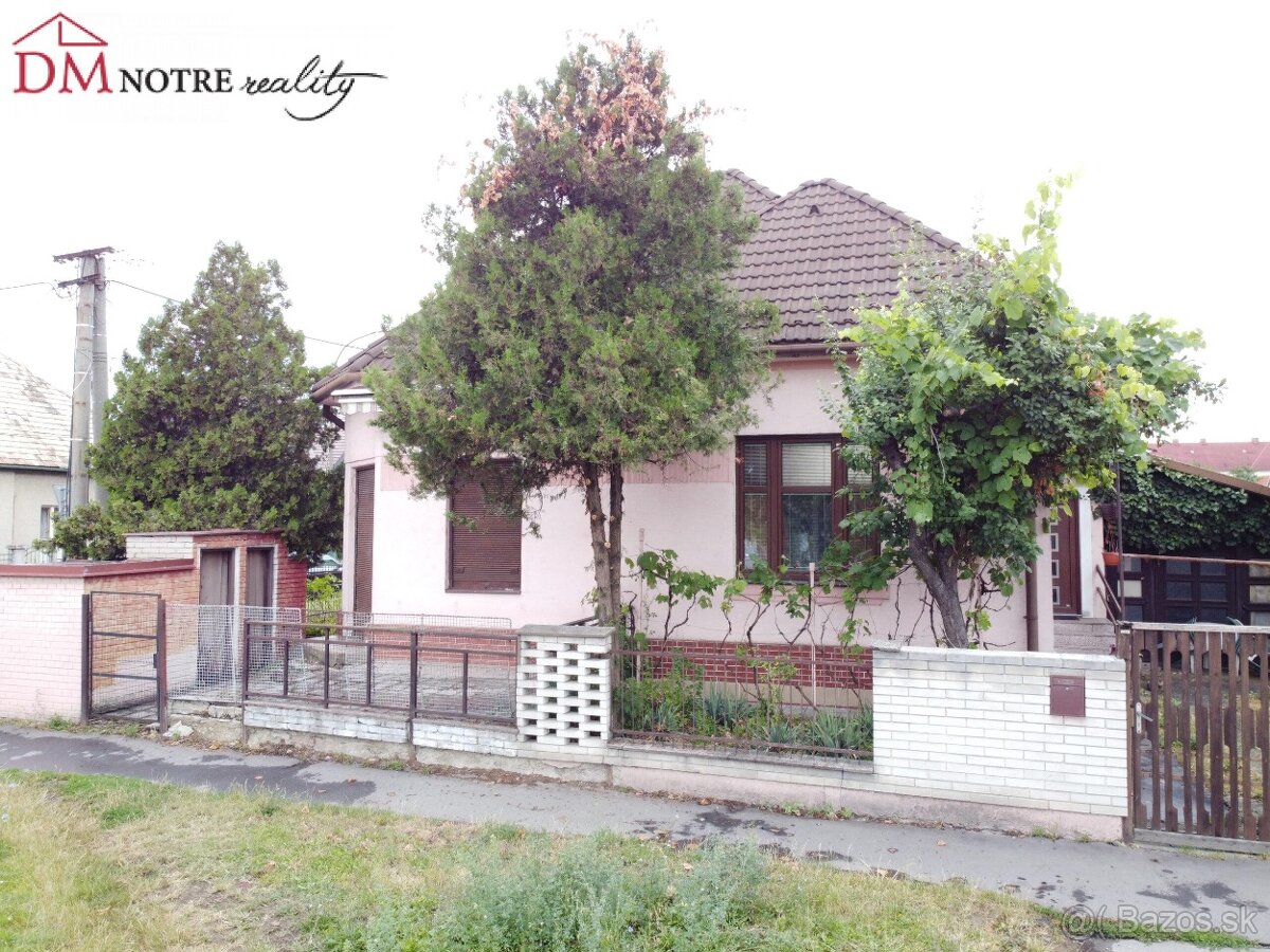 Trojizbový rodinný dom v širšom centre mesta Lučenec