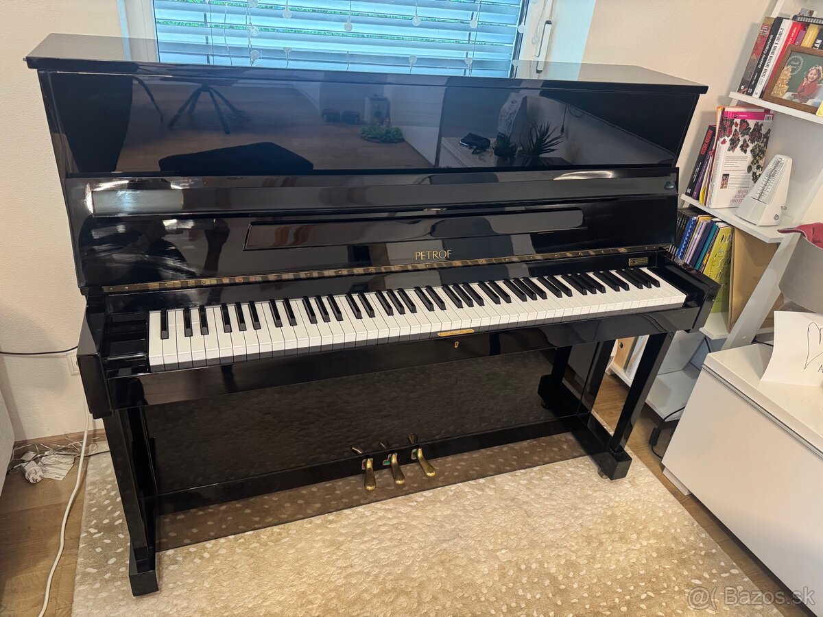 Piano Petrof
