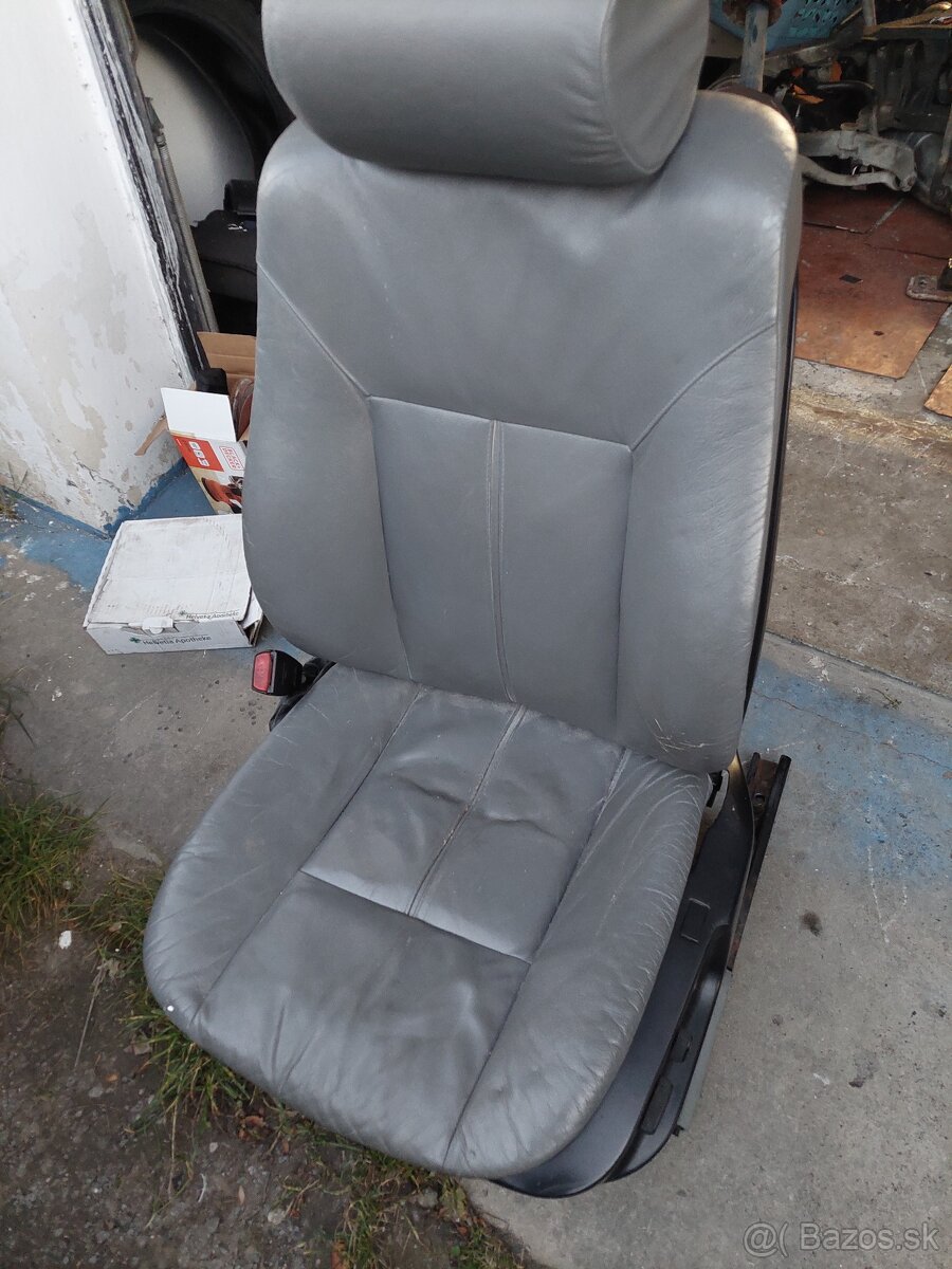 E39 kožený interiér