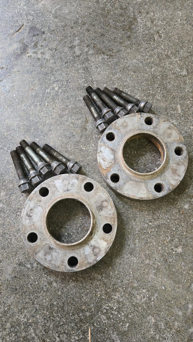 Podložky 2x2cm 5x120