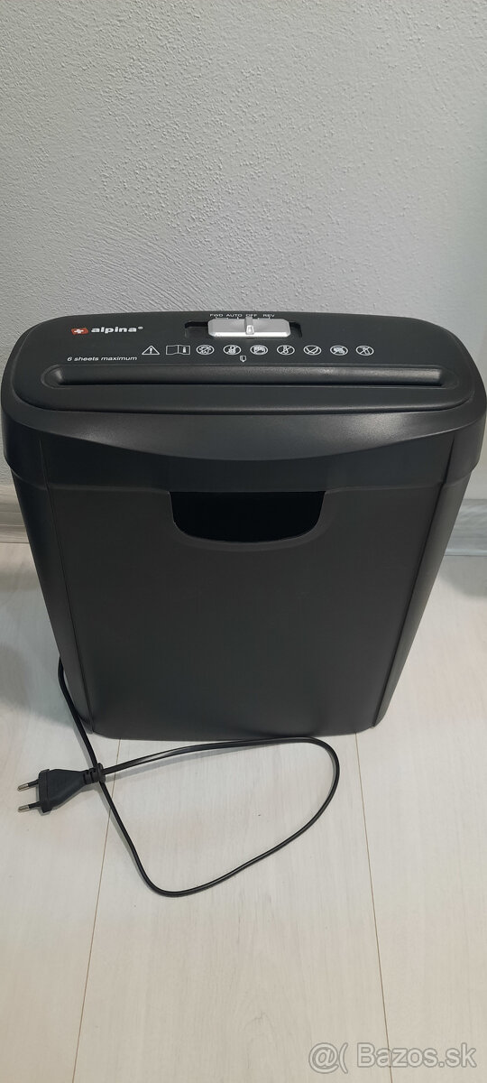 Skartovač dokumentov/kreditných kariet