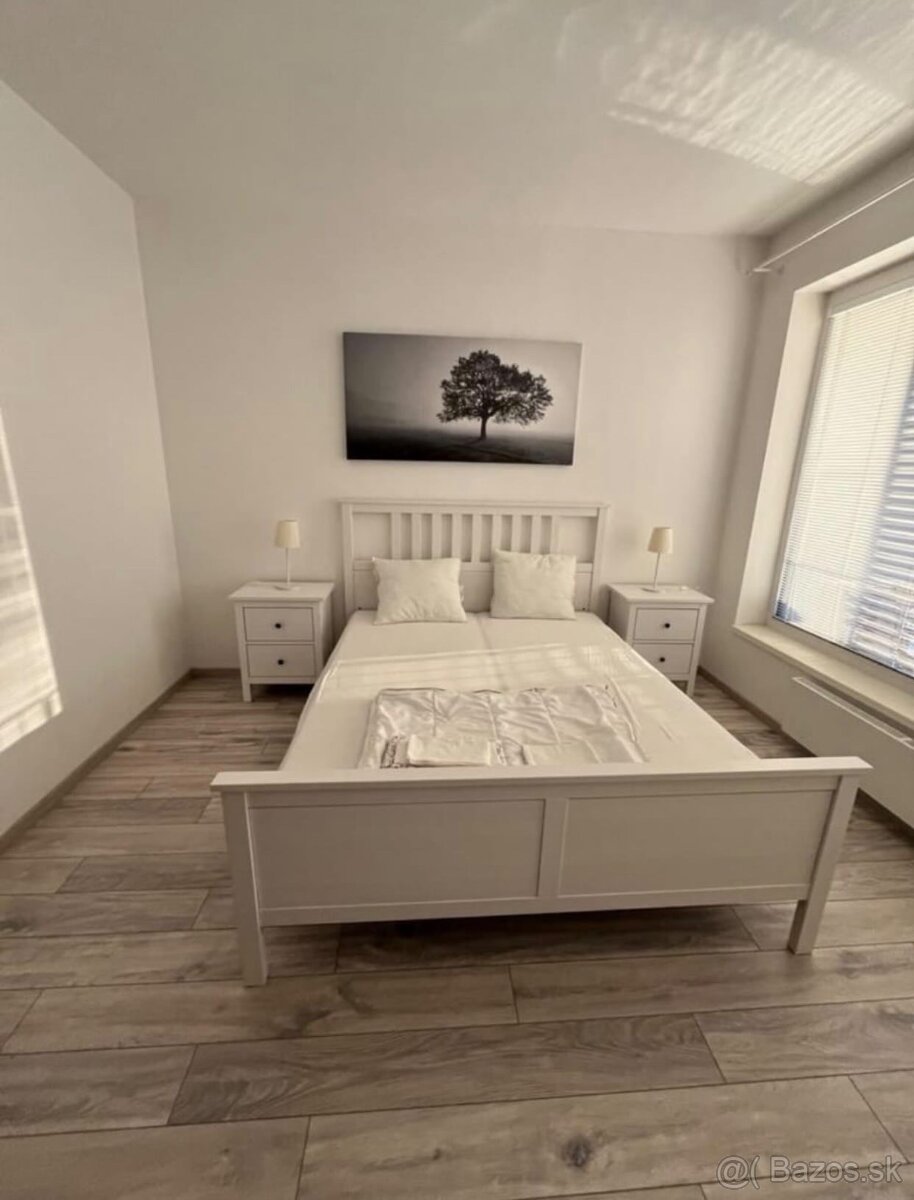 Predám manželskú posteľ Hemnes