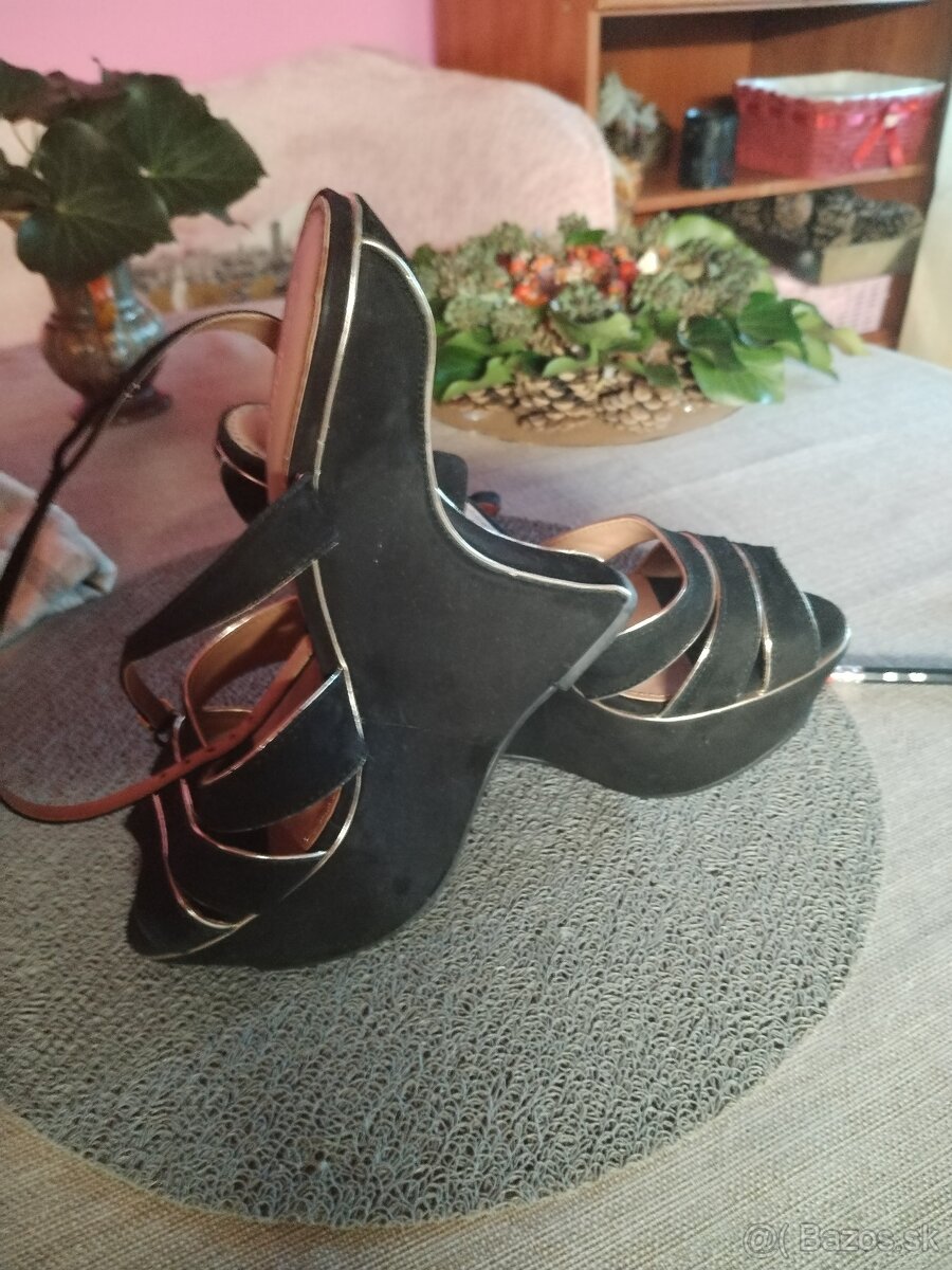 Damske sandale na platforme