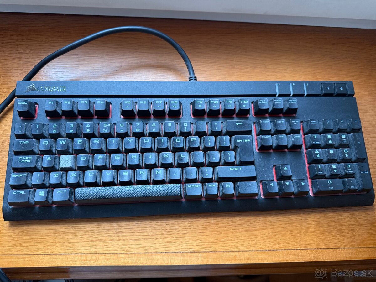 Predam mechanicku klavesnicu corsair strafe mechanical .