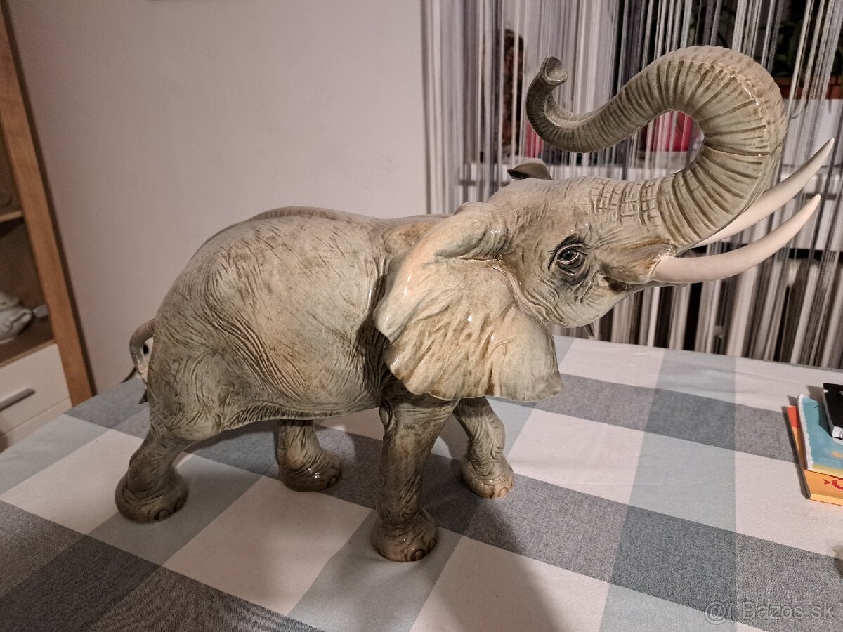 Porcelánový slon Goebel