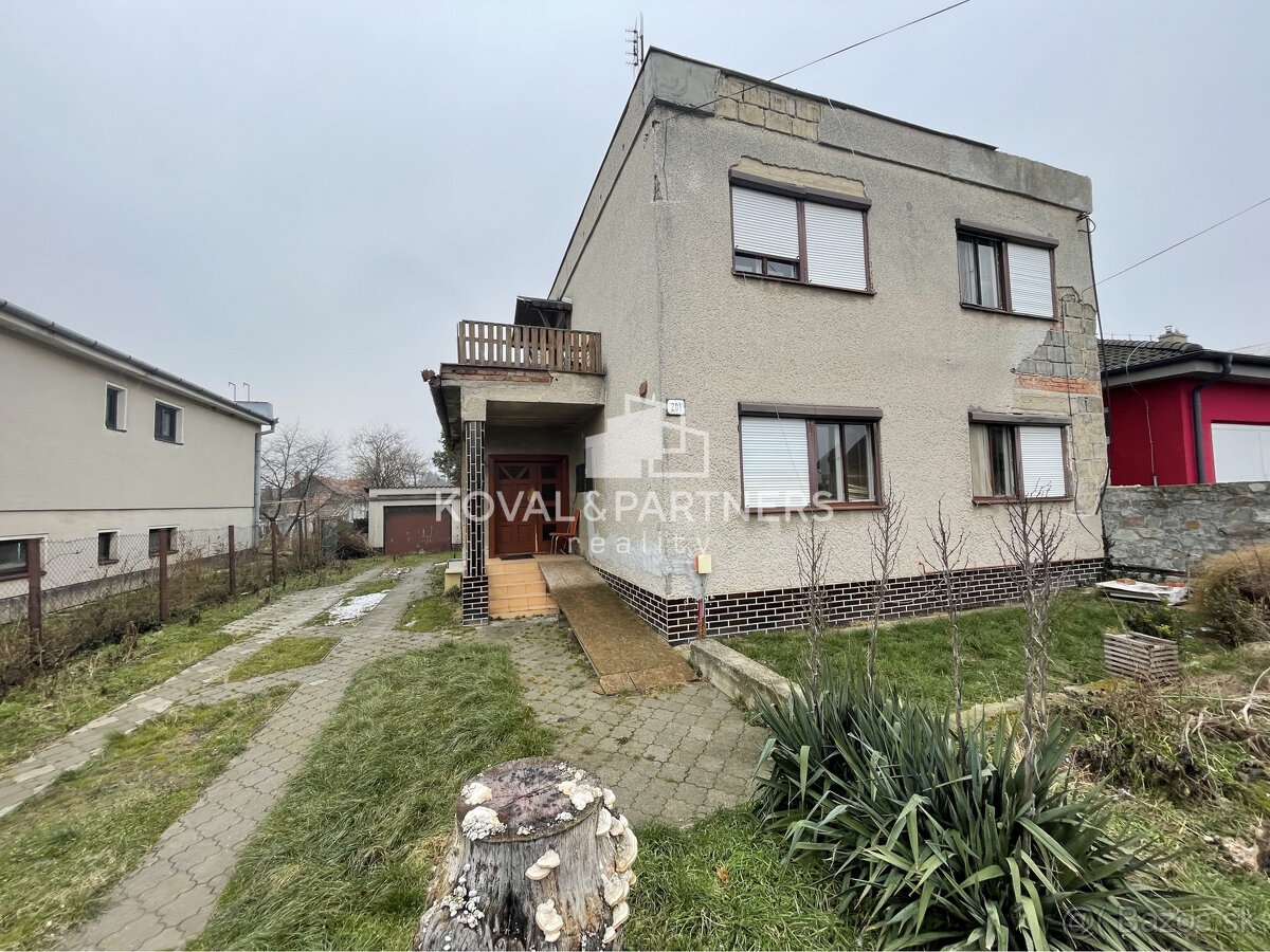 Priestranný poschodový rodinný dom s garážou - Kovarce