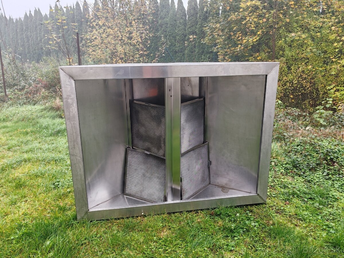 Nerezový priestorový digestor