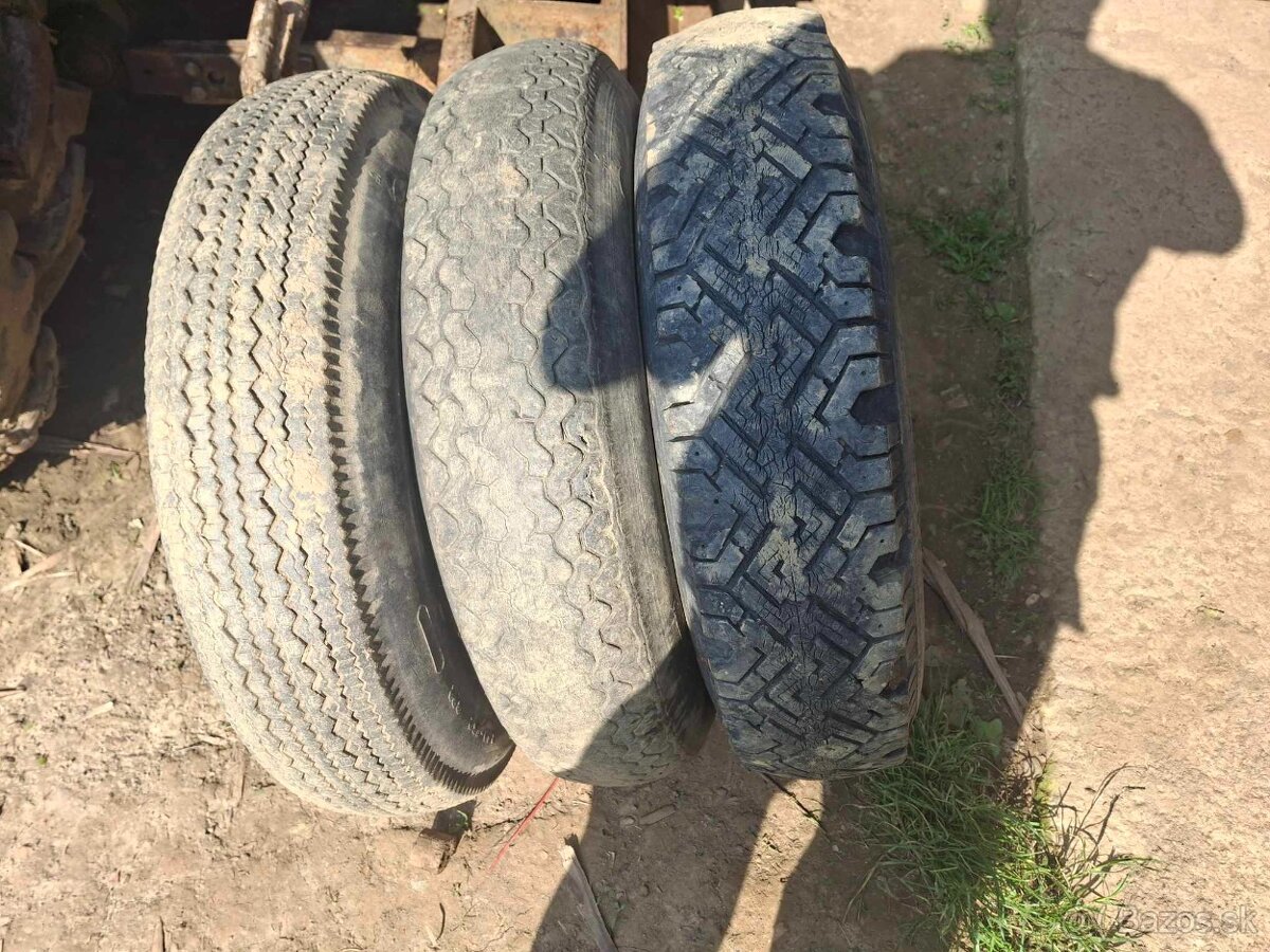 predam predne kolesa na zetor 25, 6,40x15, su zo škody 1203