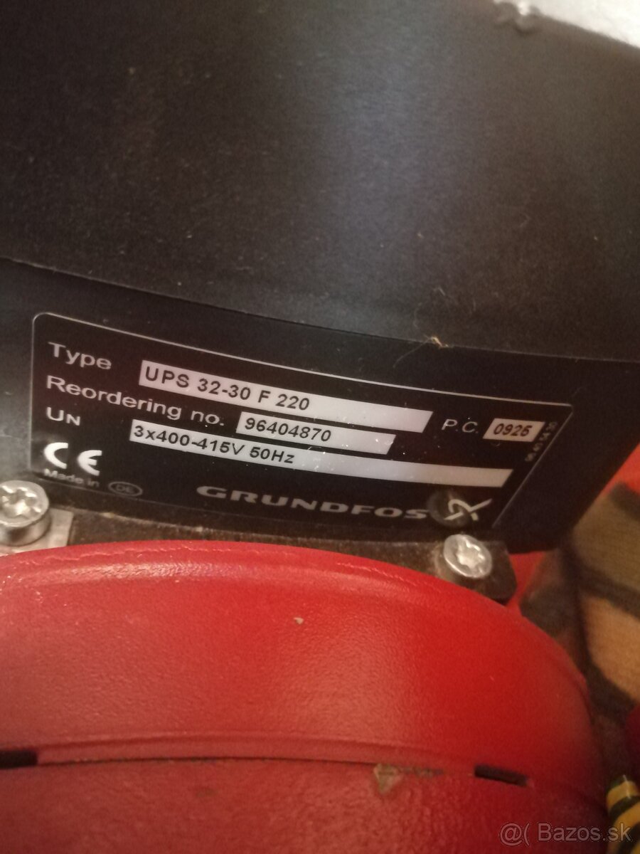 Grundfos UPS 32-30 f 220, 400V, obehové čerpadlo
