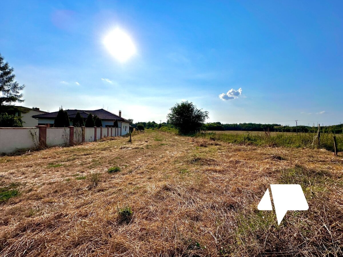 INVESTÍCIA Predaj, stavebný pozemok pre RD a chatku, Levice