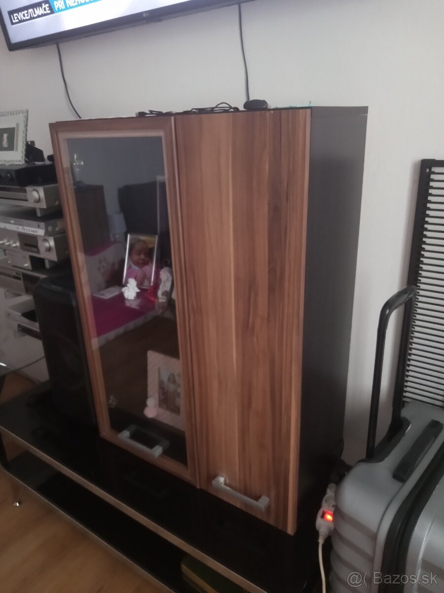 Predám komody aj s osvetlením