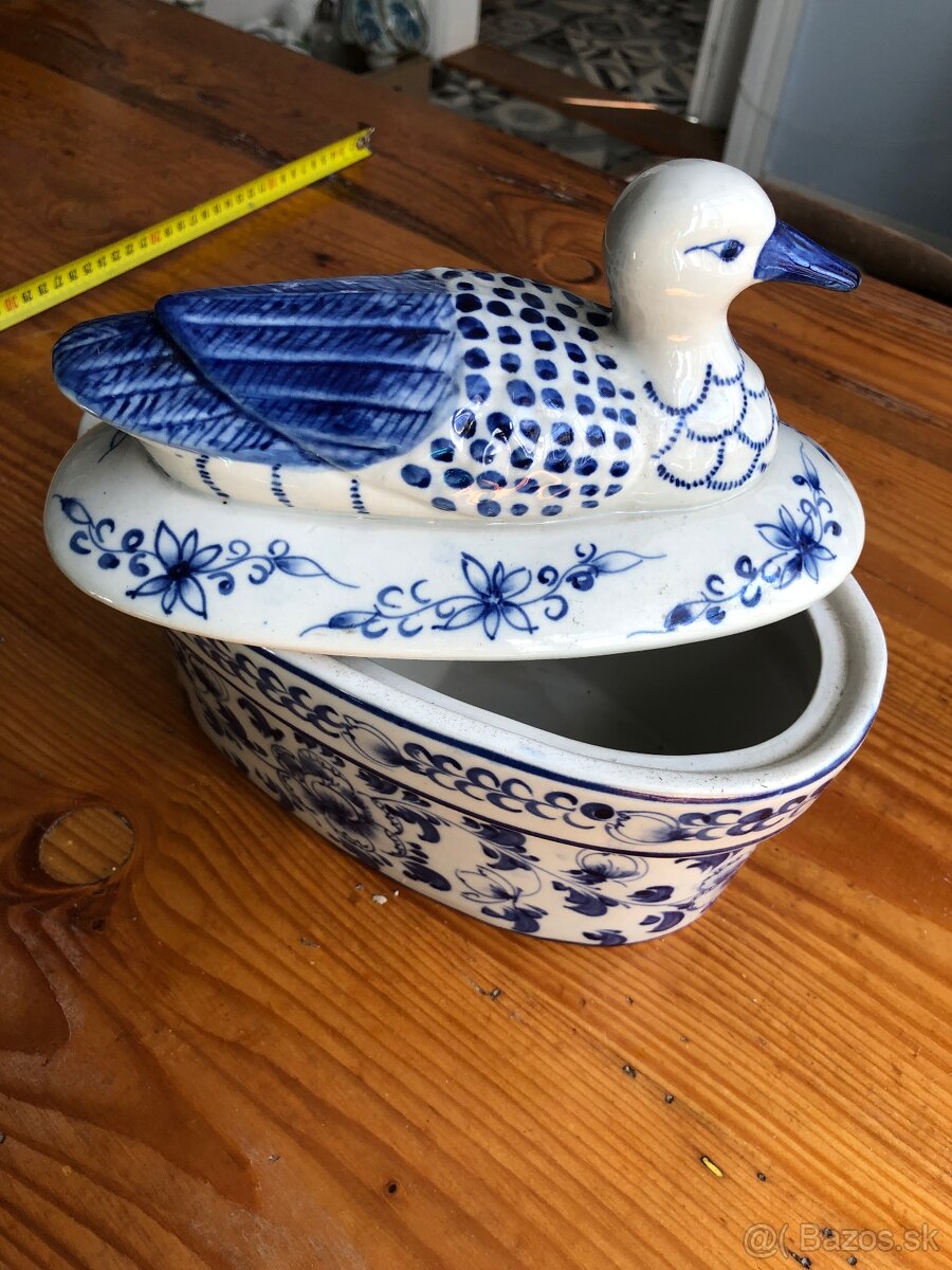 Porcelánová dóza